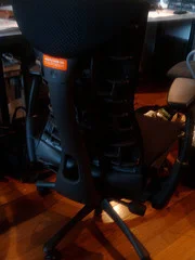 Embody Chair届いた!