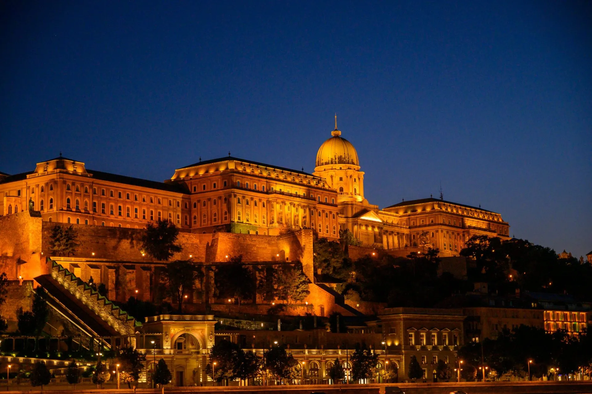 ナイトクルーズから見たブダ城の夜景