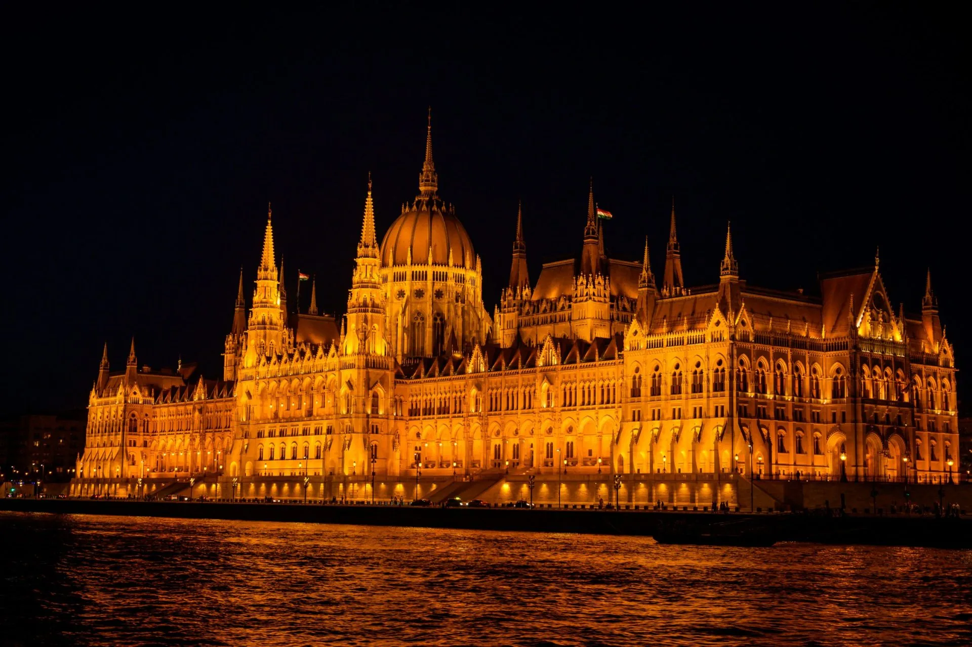 ライトアップされた国会議事堂