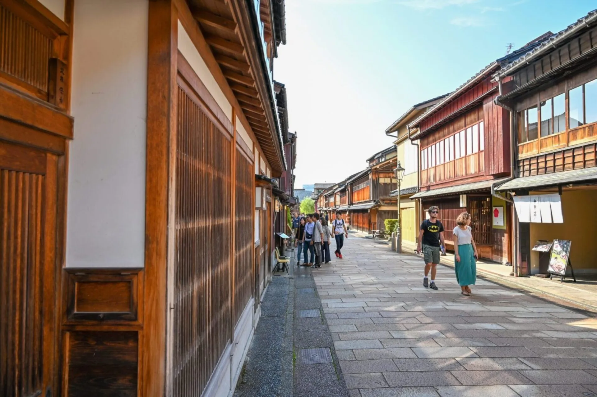 金沢の賑わう通り