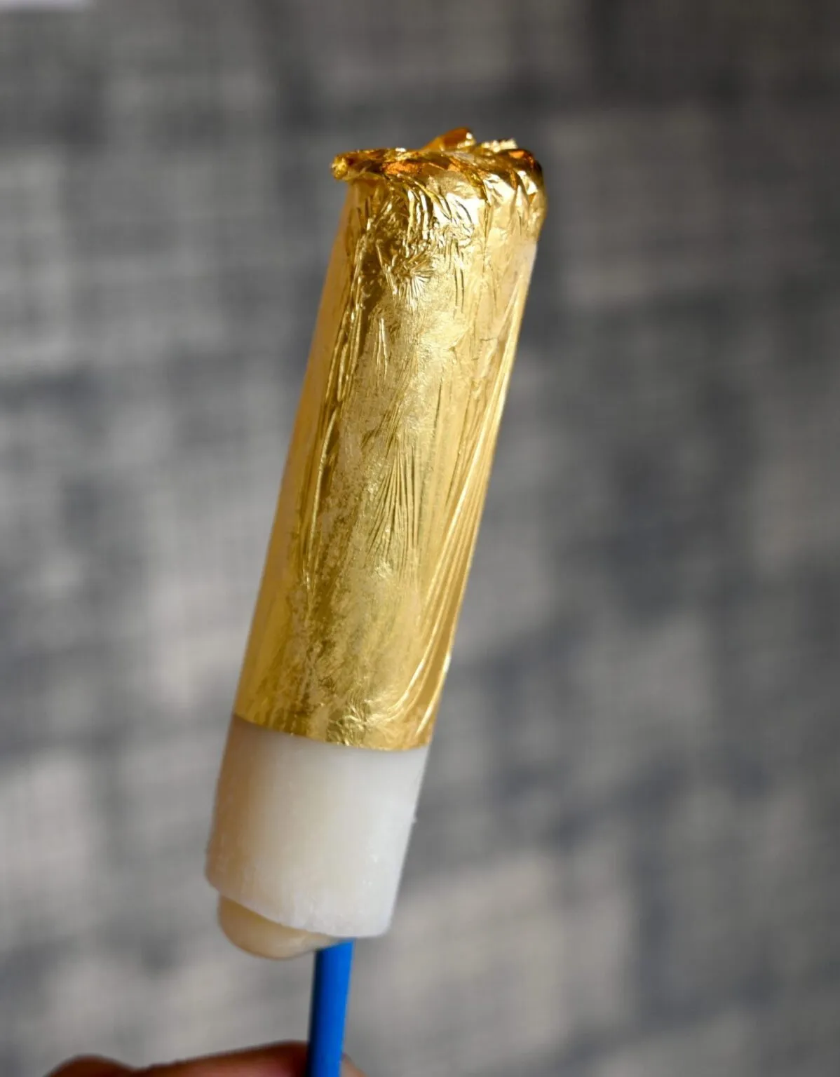 金沢名物の金箔ソフトクリーム