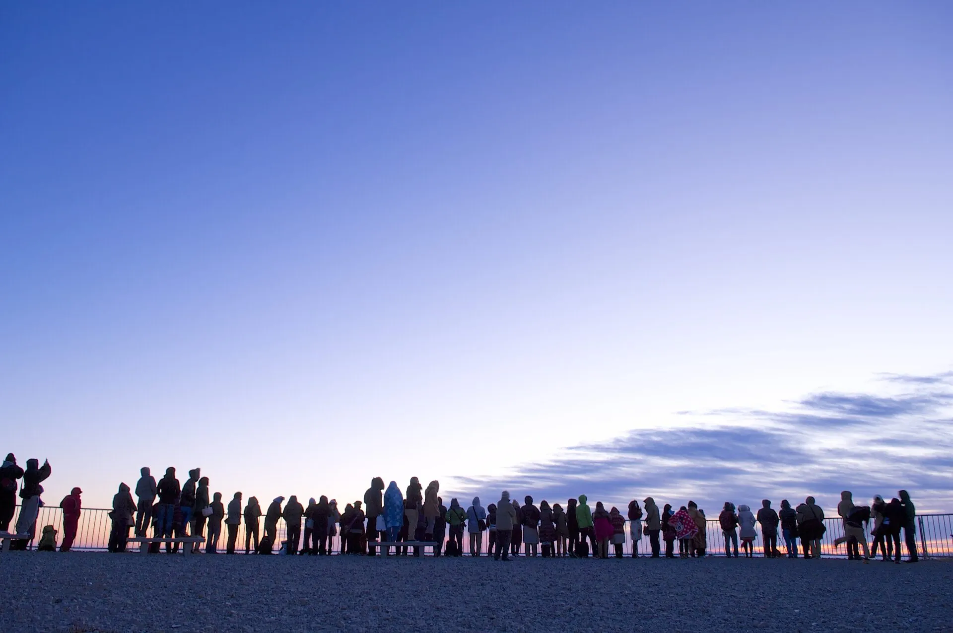 夜明けの空のグラデーション