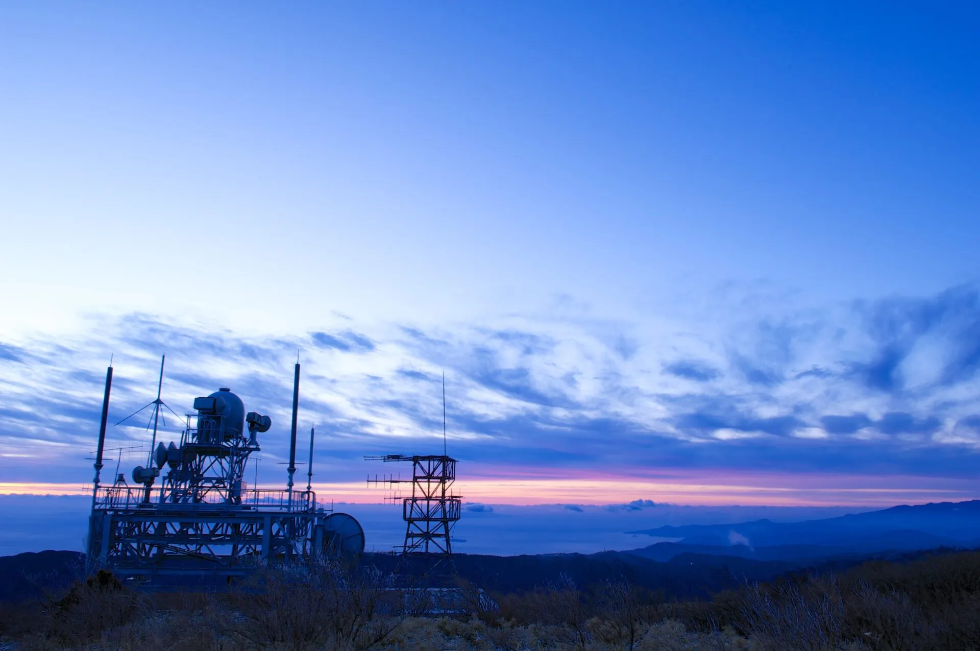 日の出直前の水平線