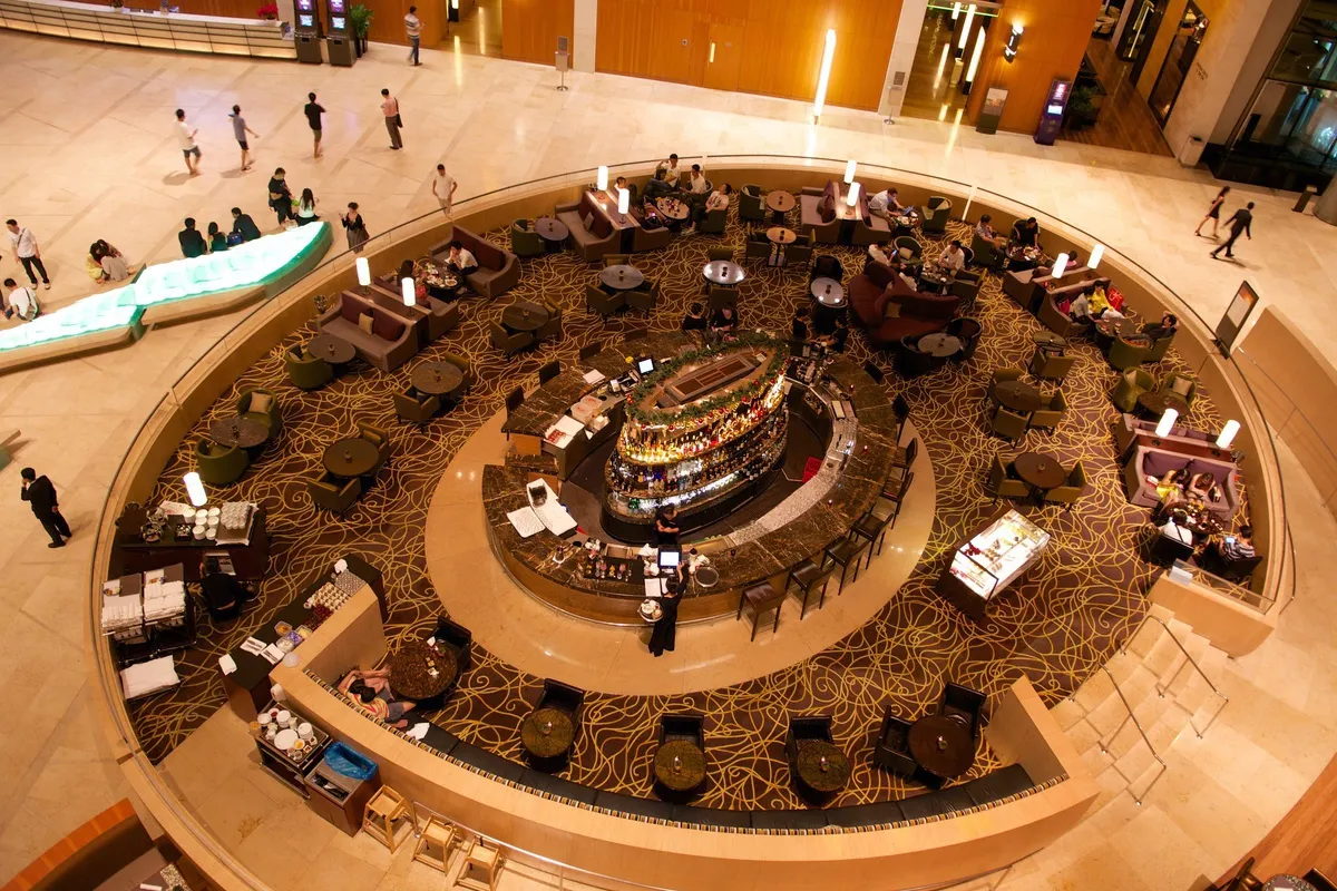 ホテルフロントのカフェ