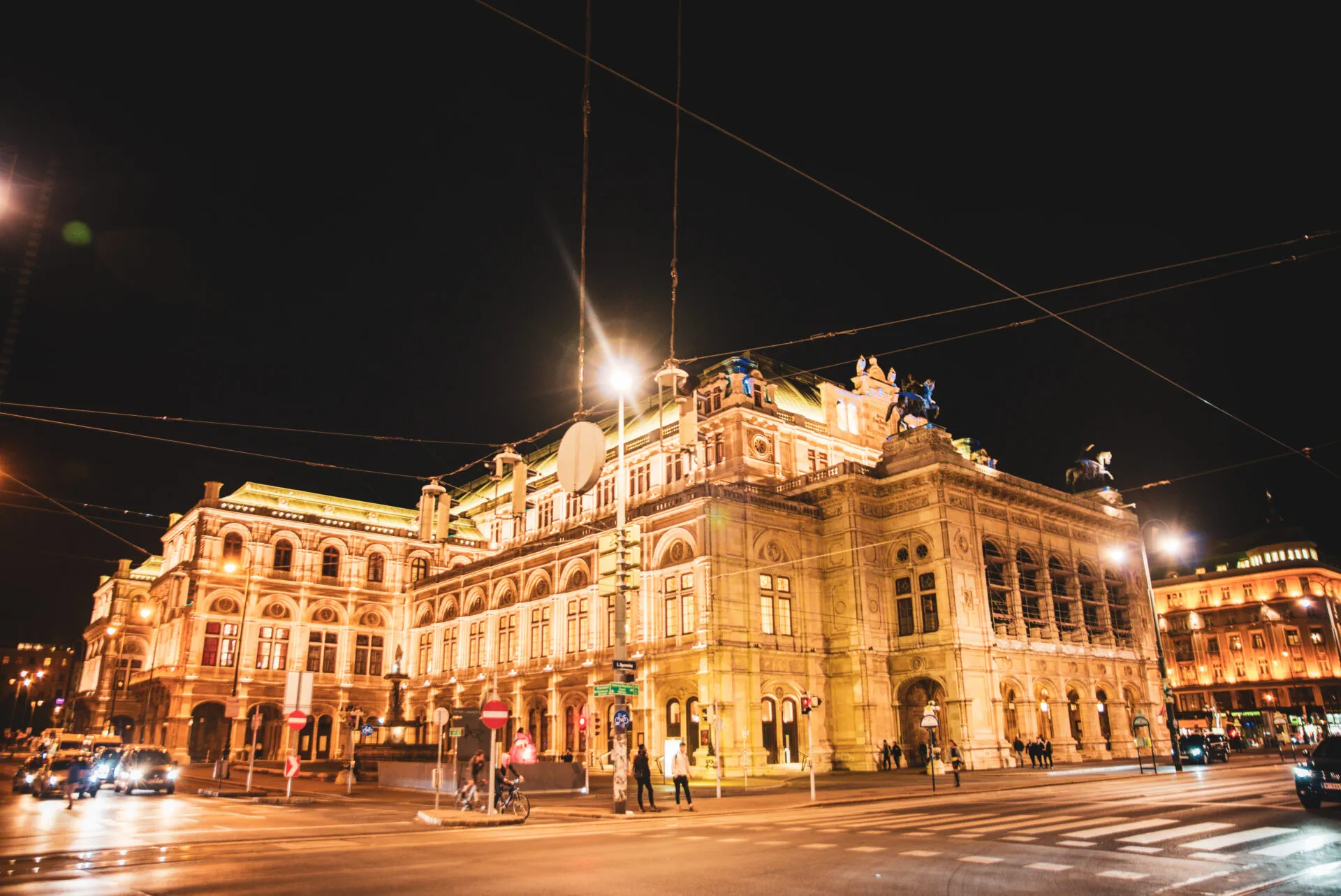 ウィーンの夜の街並み