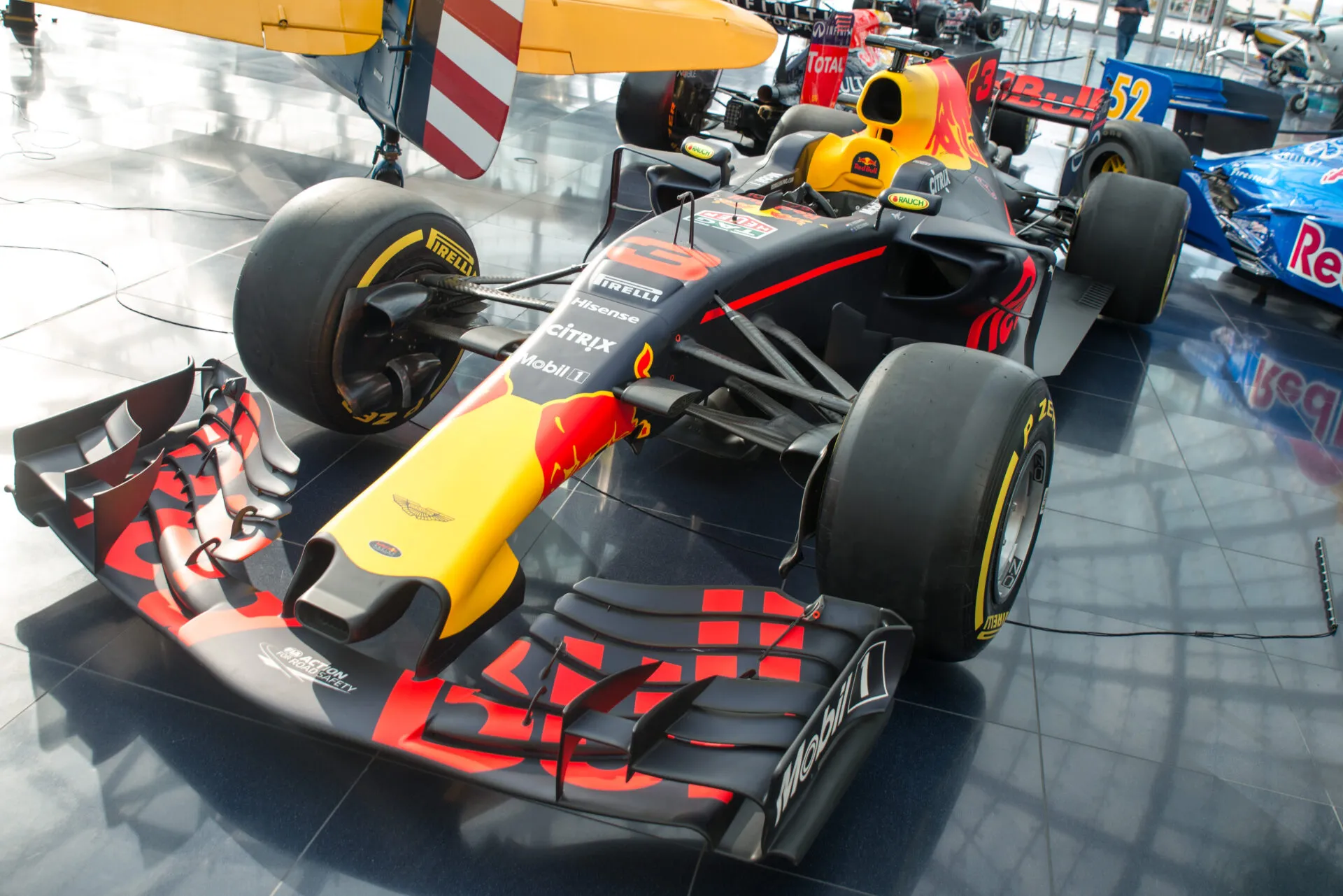 Red Bull展示のレースカー