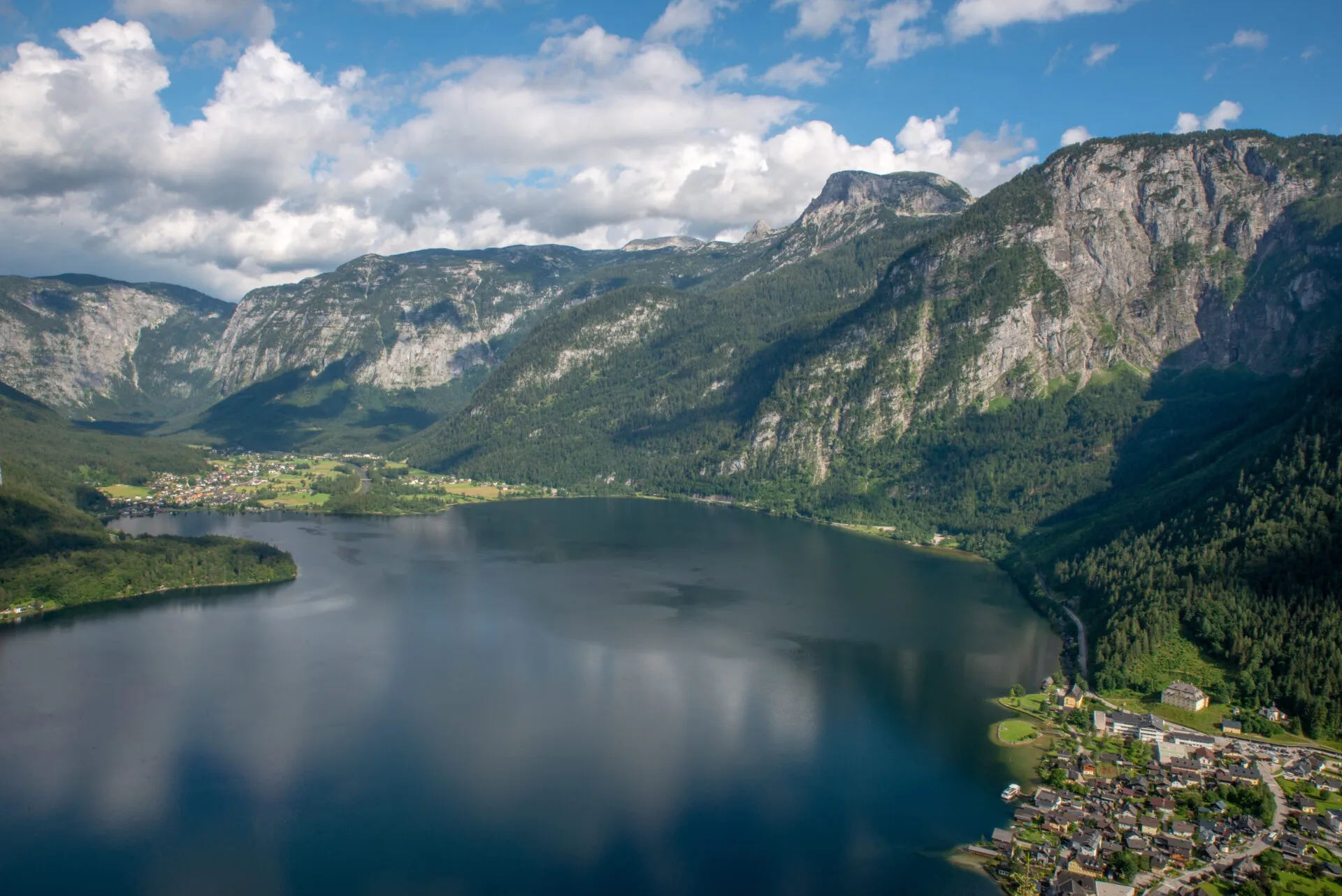 ハルシュタットの教会と家並み
