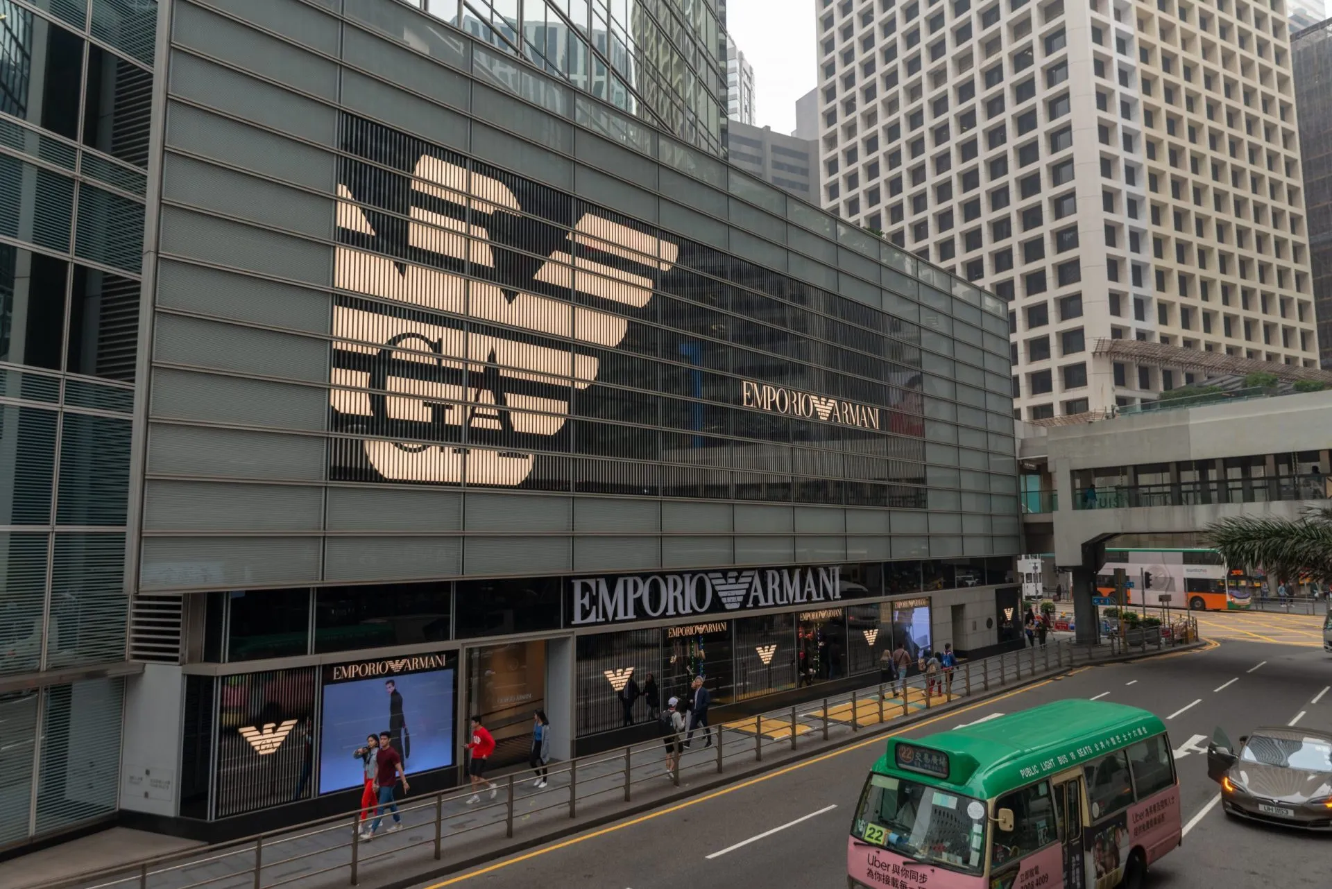 香港のブランドショップ街