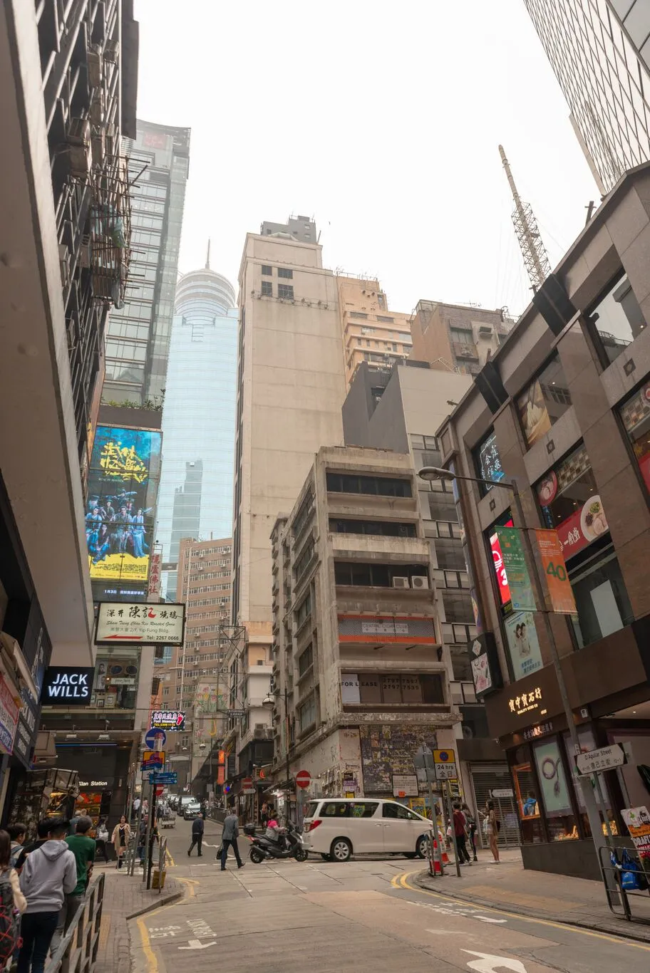 ロープウェイ乗り場へ向かう