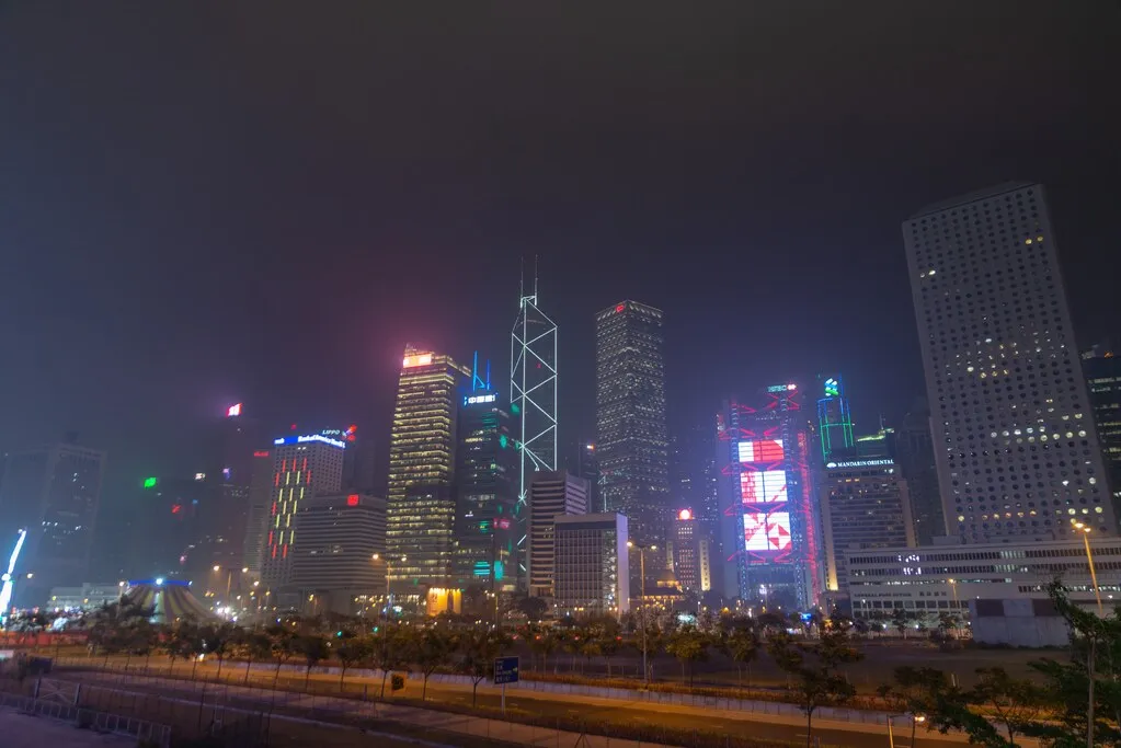 金曜夜の香港の空