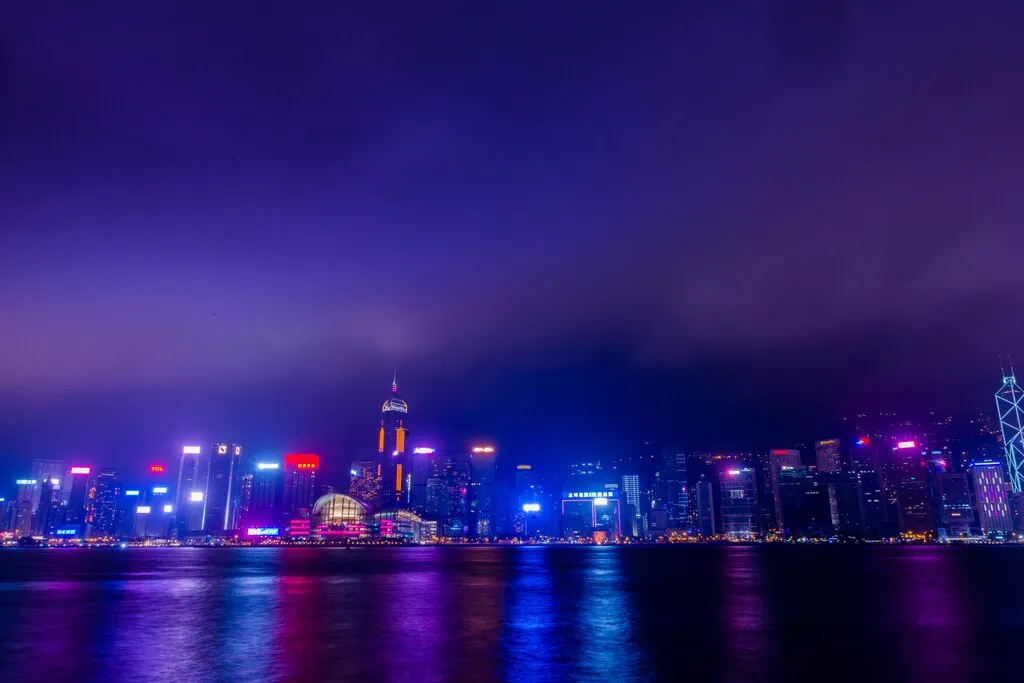 明暗差の大きい香港の風景