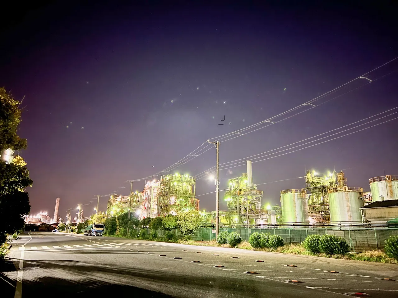 プラント設備の夜景