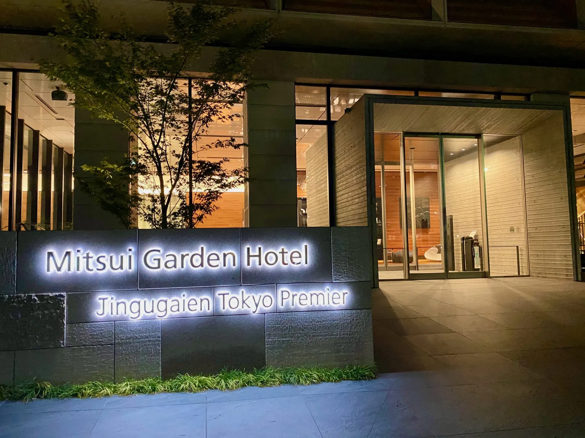 ホテルのエントランス