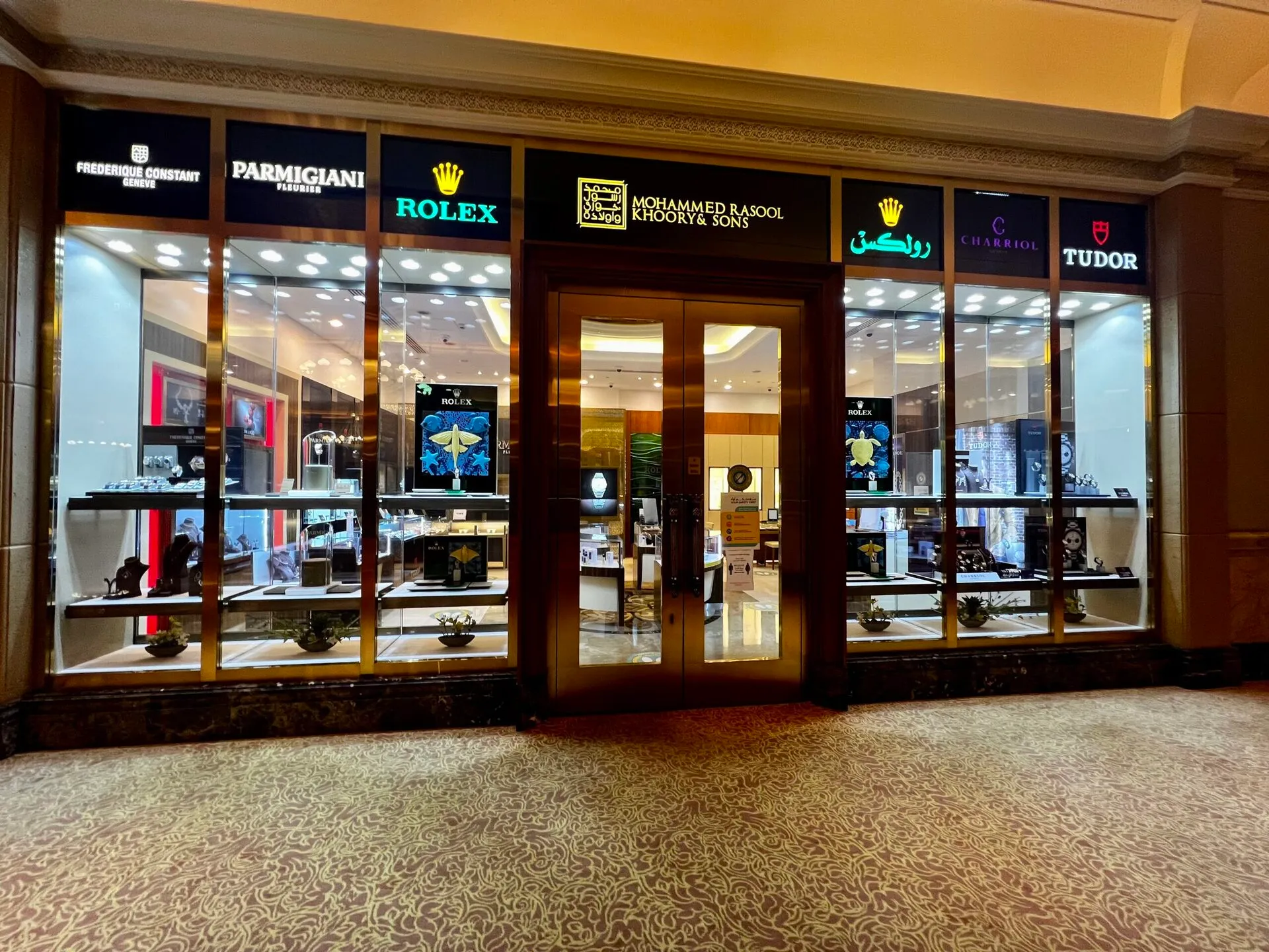 閑散としたEmirates Palace