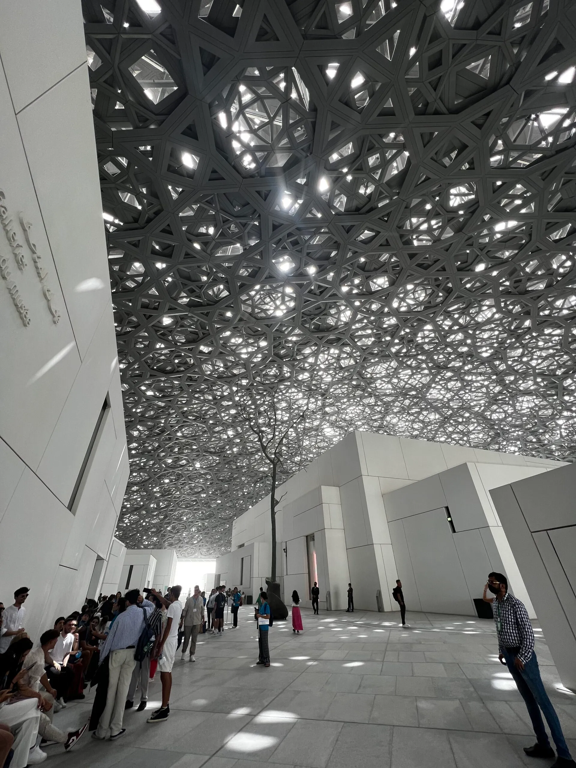 ドーム屋根の幾何学模様