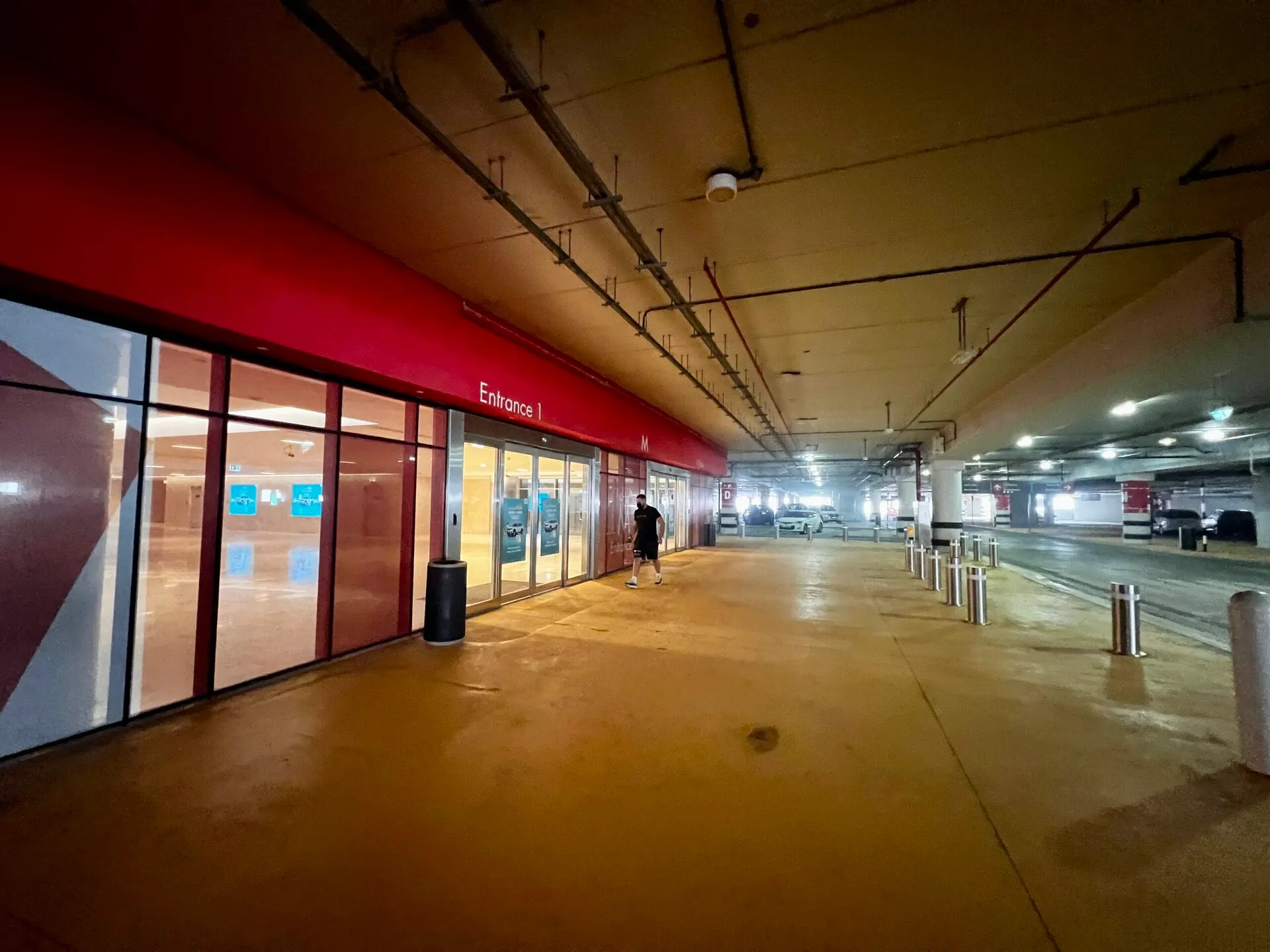 YAS Mallの駐車場付近