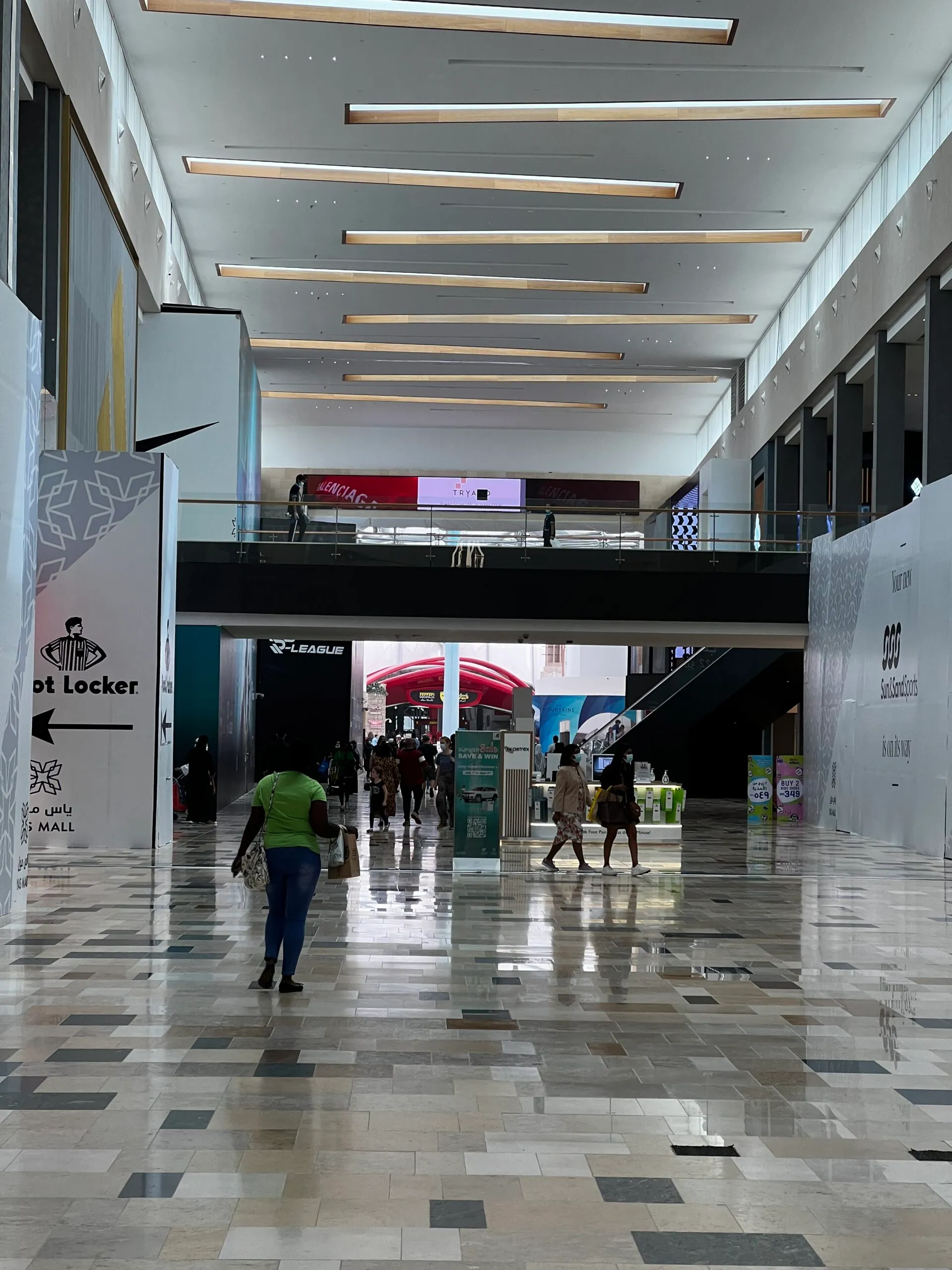 Ferrari Worldの入口方面