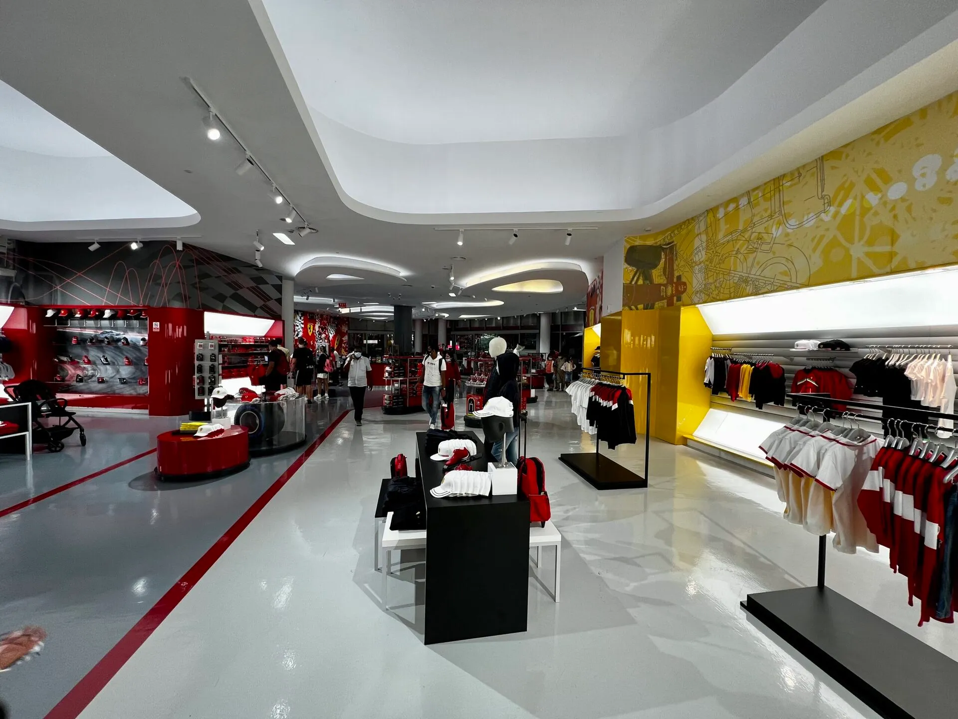 Ferrari World内部の様子