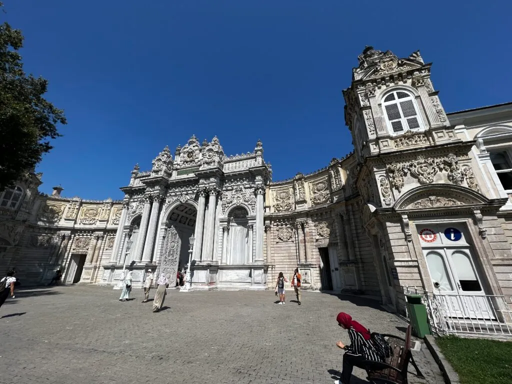 ドルマバフチェ宮殿前の公園