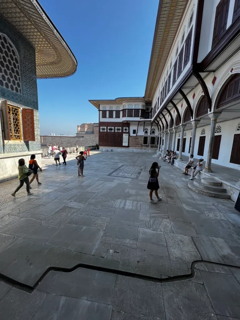 ハーレムの豪華なタイル装飾