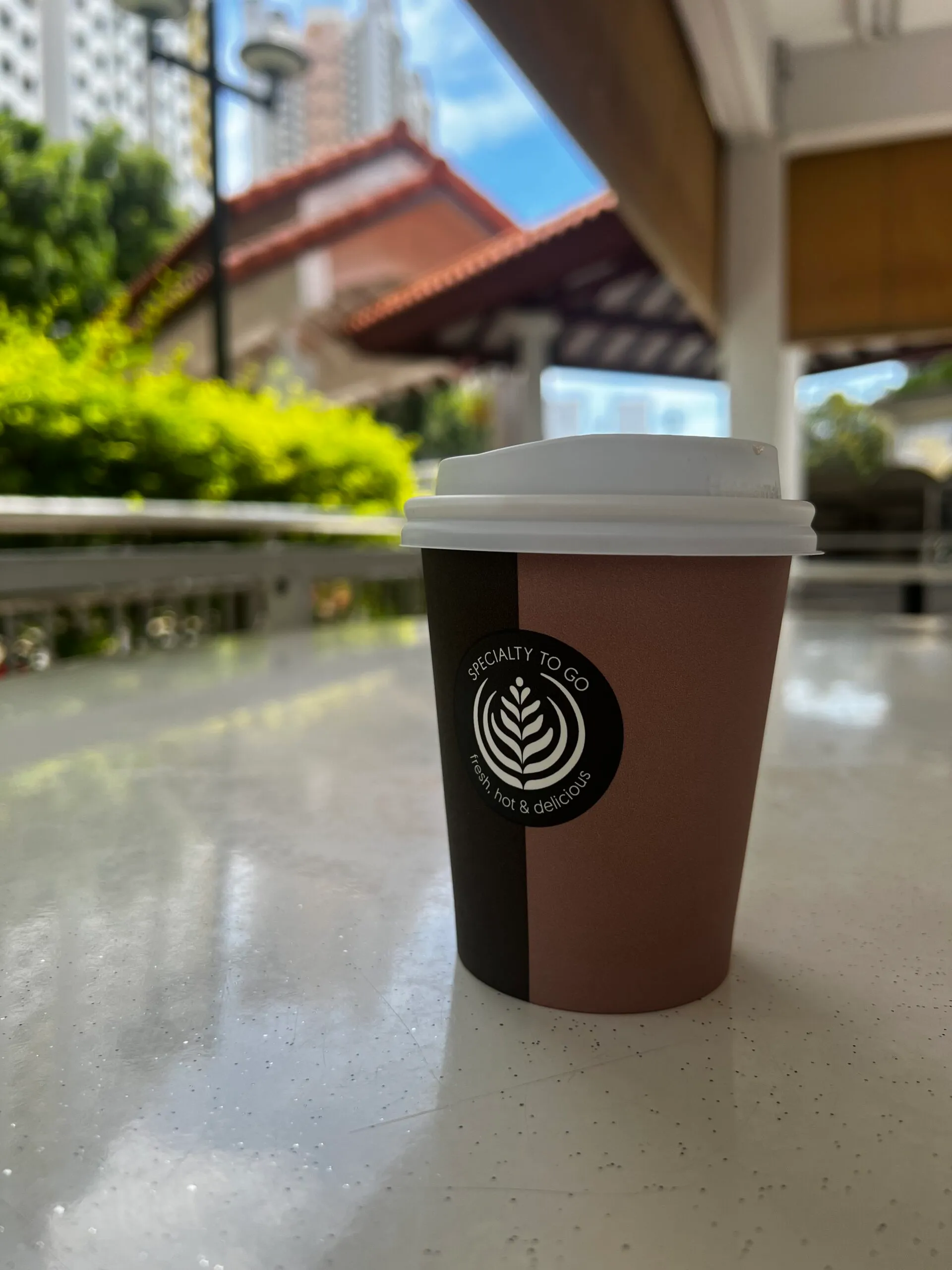 近くのコーヒー屋で一杯