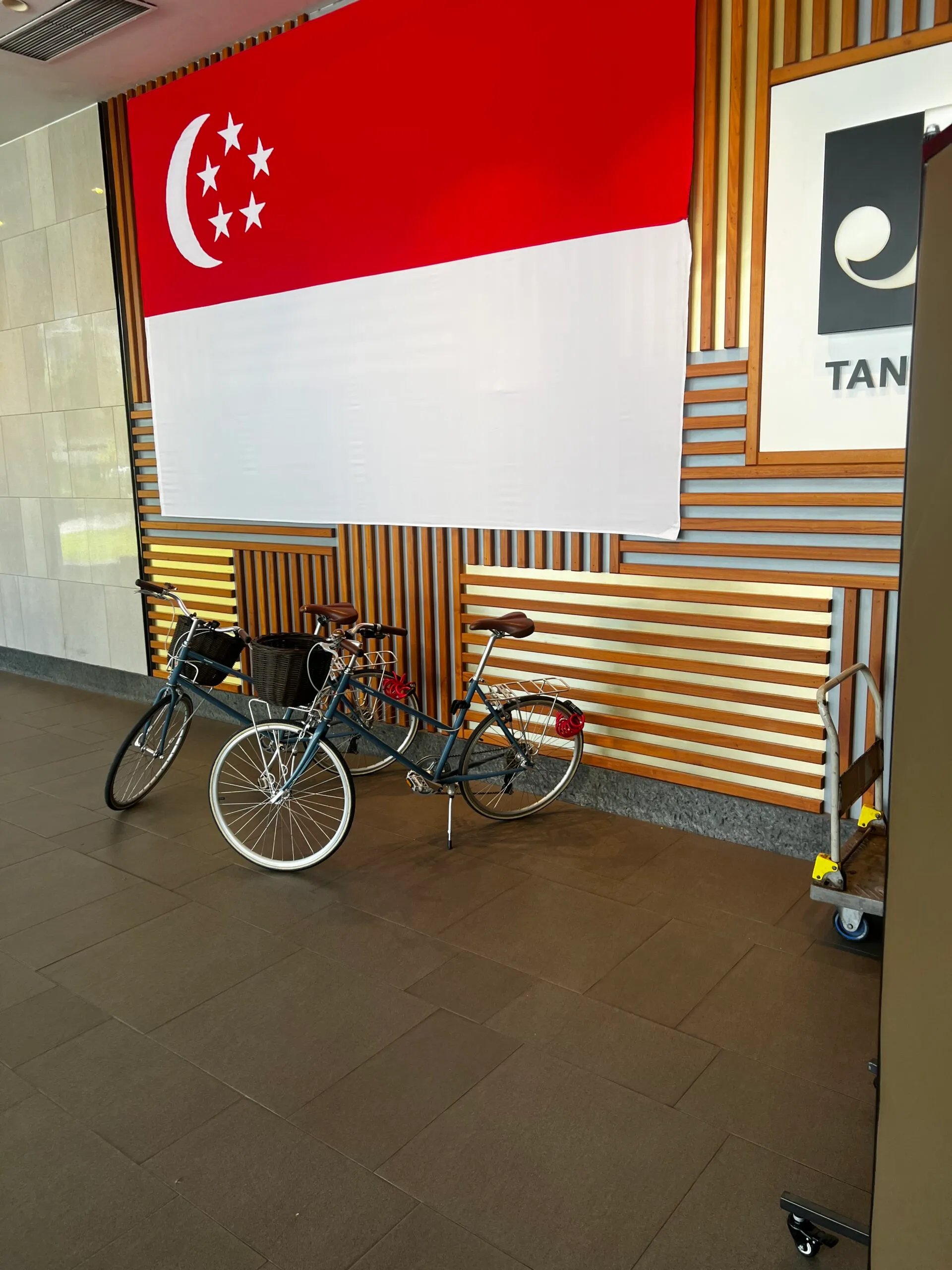 ホテル前のレンタルサイクル