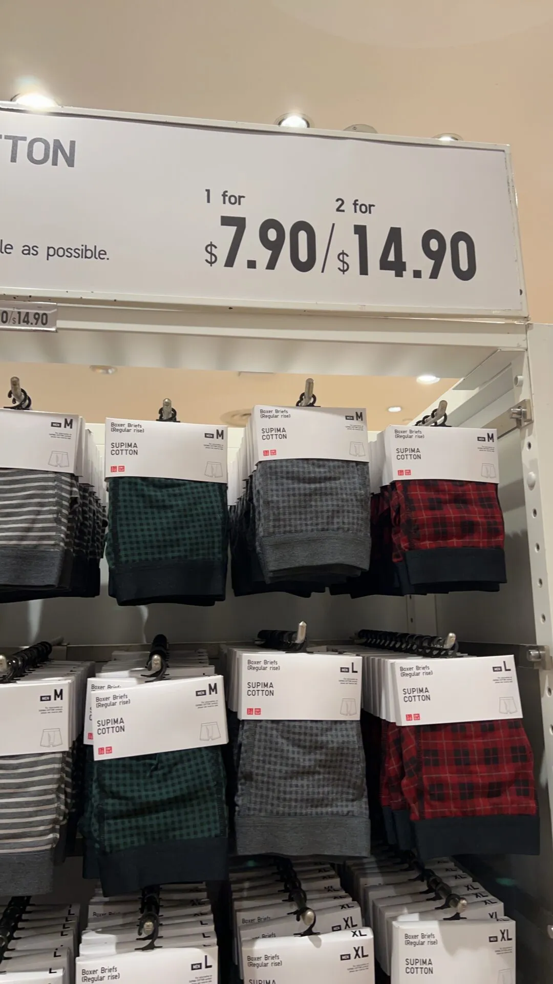 シンガポールのユニクロ店内