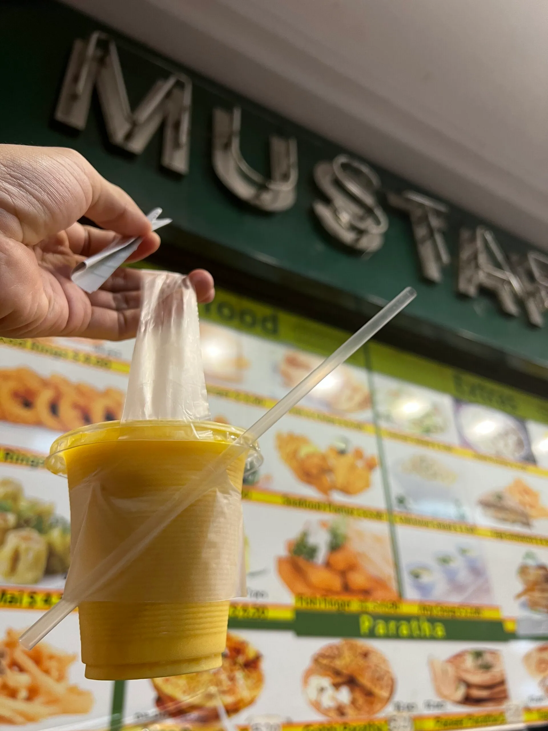 マンゴーラッシーのテイクアウト