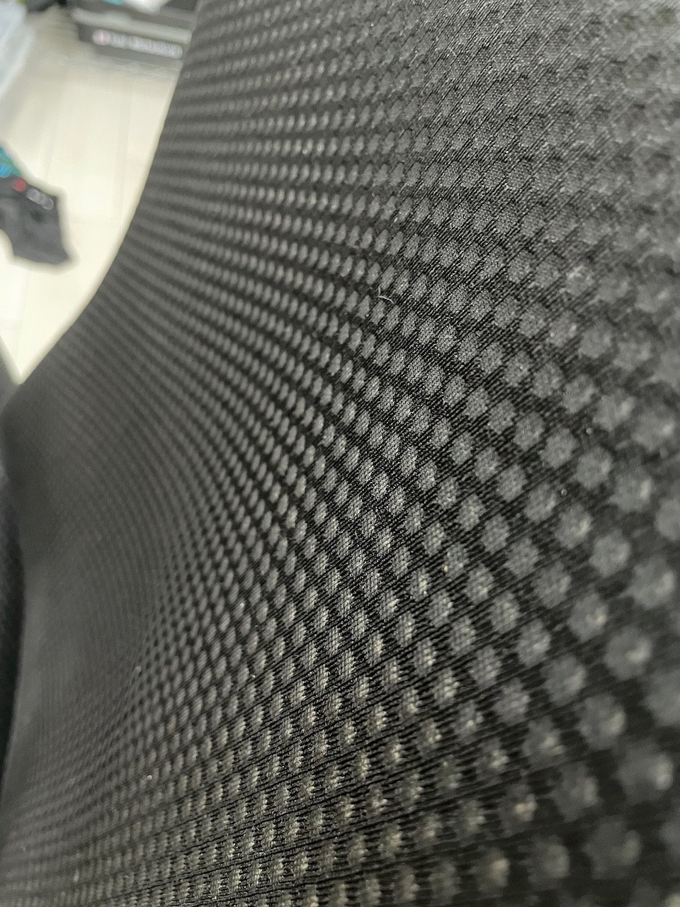 Embody Chairのファブリックを掃除してみる