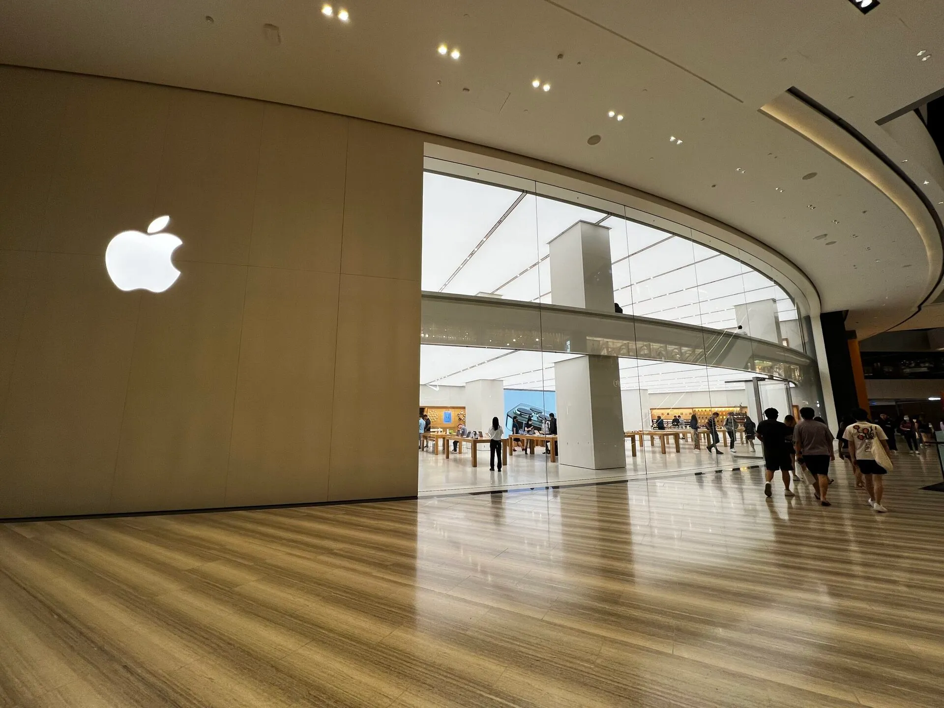 Jewel内の巨大Apple Store