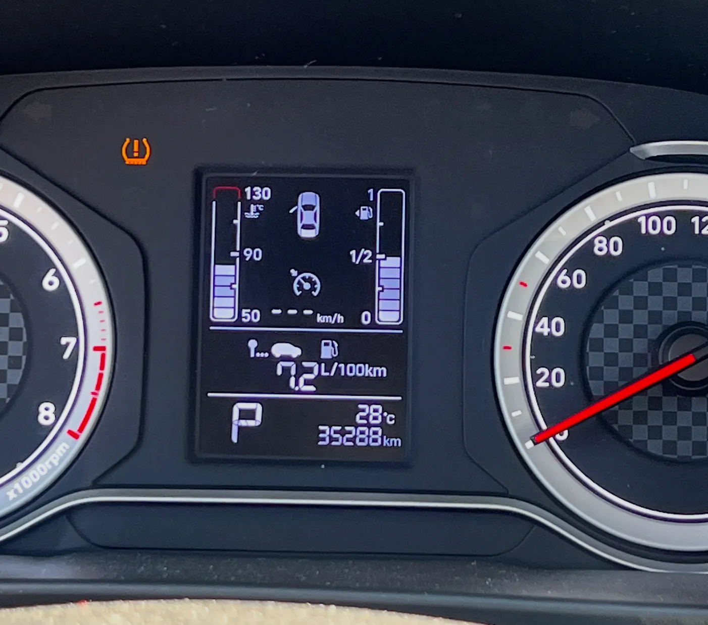 タイヤ空気圧の警告ランプ