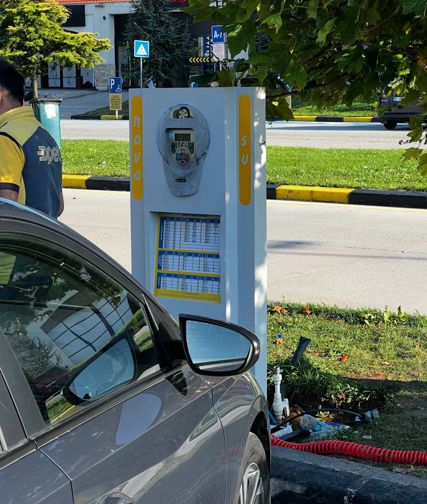 サービスエリアのガソリンスタンド